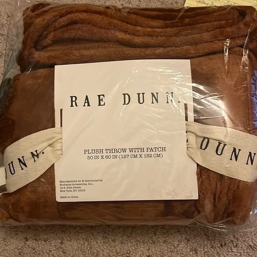 Hard to find Rae Dunn Happy Halloween Plush Throw Blanket with Patch 50x60”